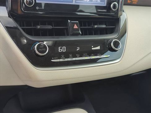 Used 2022 Toyota Corolla LE FWD image 19