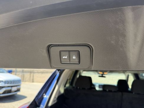 Used 2025 Nissan Rogue SV FWD image 23