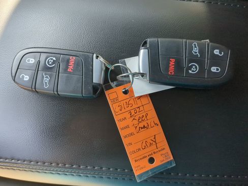 Used 2021 Jeep Grand Cherokee Laredo X image 27