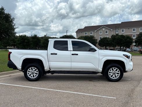 Used 2025 Toyota Tacoma SR RWD image 5