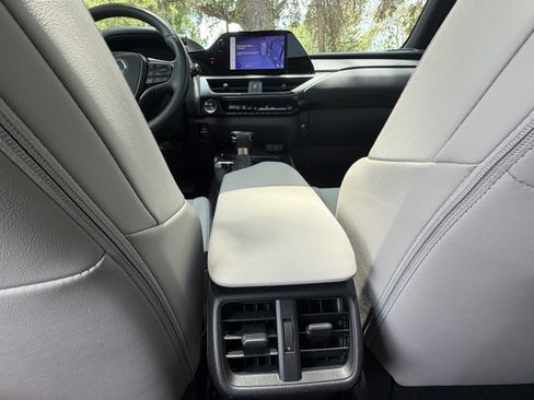 Used 2024 Lexus UX 250h F Sport FWD image 38