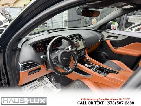 Used 2019 Jaguar F-PACE SVR AWD/4WD image 10