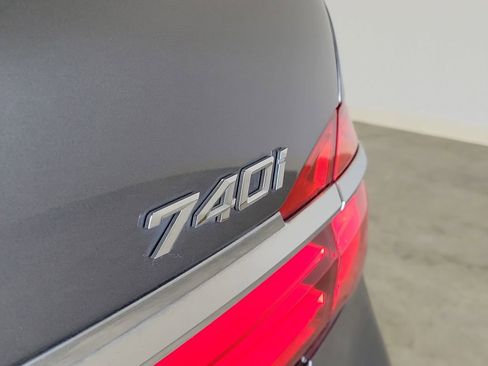 Used 2017 BMW 740i RWD image 8