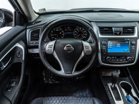Used 2017 Nissan Altima 2.5 SV w/ Convenience Package FWD image 14