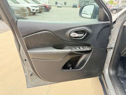Used 2023 Jeep Cherokee Altitude Lux AWD/4WD image 8