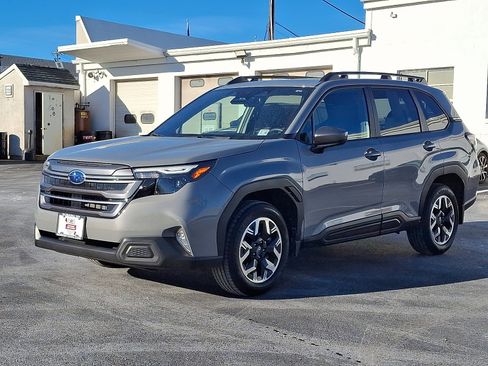 Certified 2025 Subaru Forester Premium w/ Convenience Package #1 image 3