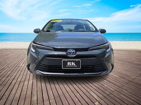 Used 2024 Toyota Corolla LE FWD image 2