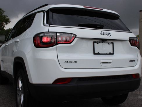 Used 2024 Jeep Compass Latitude AWD/4WD image 9