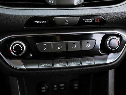 Used 2018 Hyundai Elantra GT FWD image 10