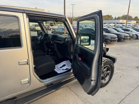 Used 2017 Jeep Wrangler Unlimited Sport w/ Quick Order Package 24S image 9