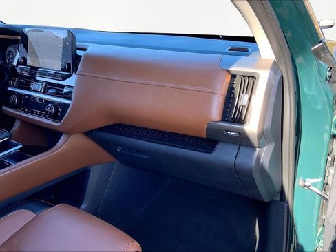 Used 2024 Nissan Pathfinder Platinum image 19