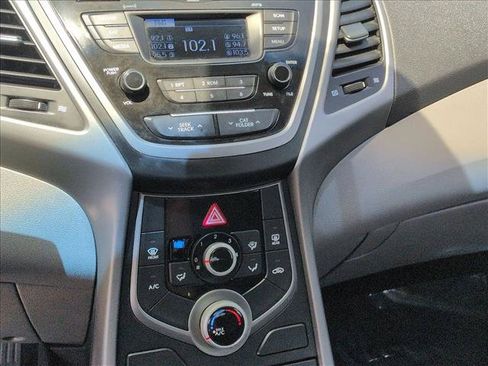 Used 2015 Hyundai Elantra SE FWD image 13