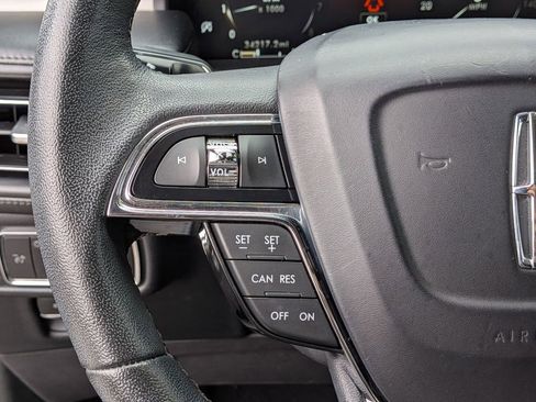 Used 2022 Lincoln Nautilus FWD w/ Premium Package image 17