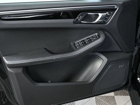 Certified 2020 Porsche Macan AWD/4WD image 6
