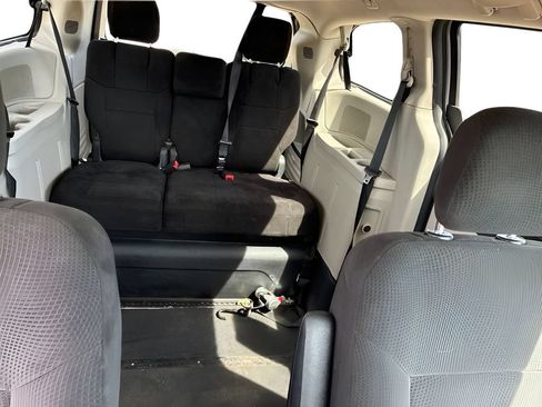 Used 2012 Dodge Grand Caravan SXT FWD image 13