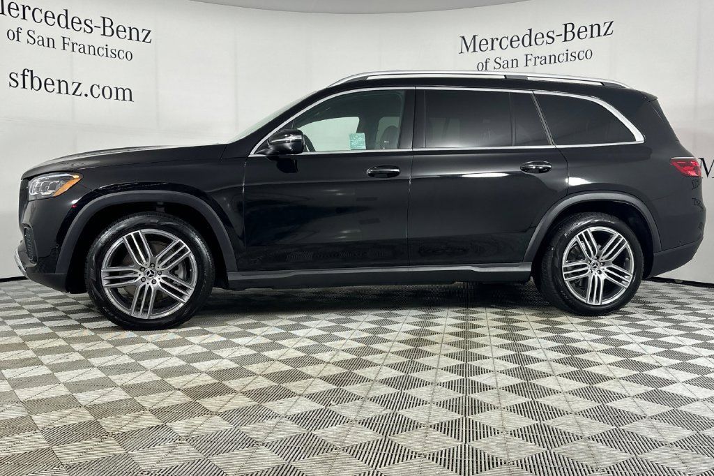 Certified 2026 Mercedes-Benz GLS 450 4MATIC image 8