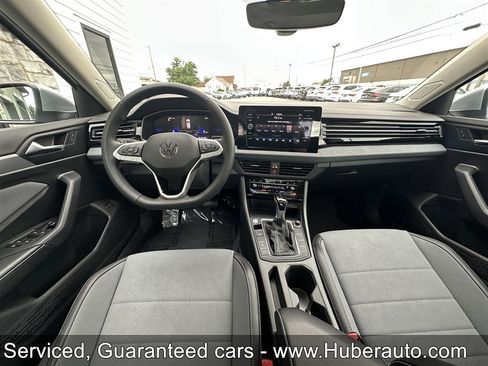 Used 2026 Volkswagen Jetta SE FWD image 19