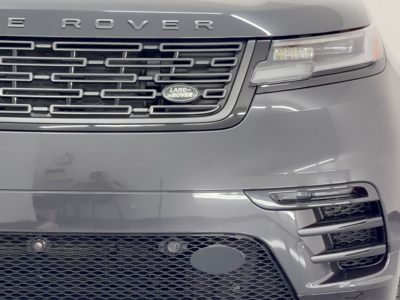 Certified 2026 Land Rover Range Rover Velar Dynamic SE AWD/4WD image 12