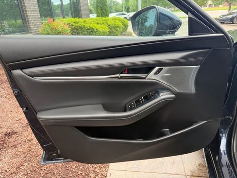Used 2020 MAZDA MAZDA3 Hatchback w/ Preferred Package FWD image 19