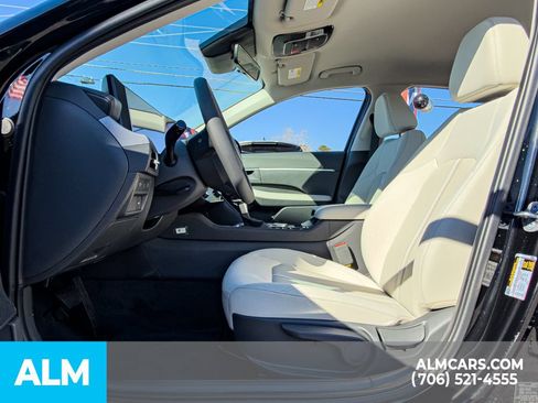 Certified 2025 Hyundai Sonata SE FWD image 12