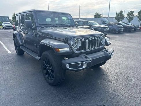 Used 2025 Jeep Wrangler Unlimited Sahara AWD/4WD image 16