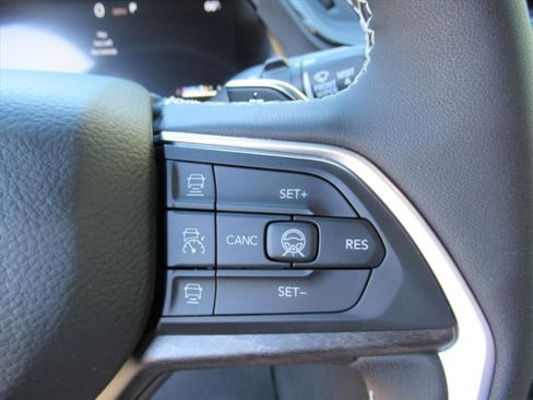 New 2026 Jeep Grand Cherokee Limited w/ Luxury Tech Group II RWD image 22