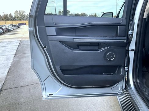 Used 2024 Ford Expedition Max XLT image 22