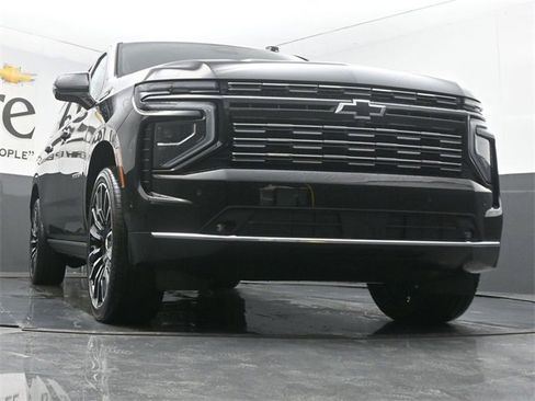 New 2026 Chevrolet Suburban High Country image 3