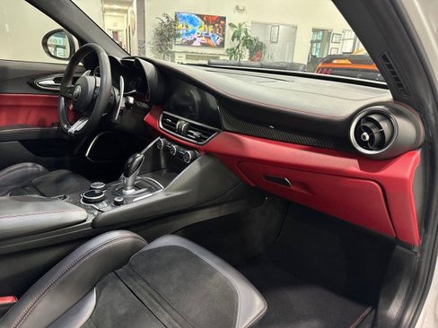 Used 2017 Alfa Romeo Giulia Quadrifoglio image 72