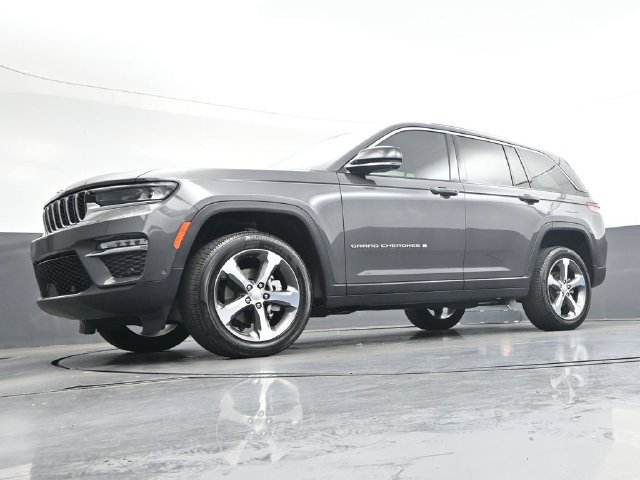 Used 2025 Jeep Grand Cherokee Limited w/ Luxury Tech Group II AWD/4WD image 36
