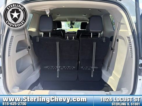 Used 2023 Chrysler Pacifica Touring-L FWD image 27
