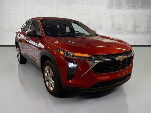 Used 2024 Chevrolet Trax LS image 3