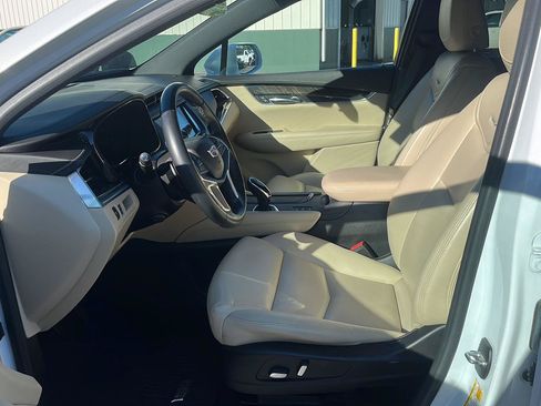 Used 2018 Cadillac XT5 AWD image 11