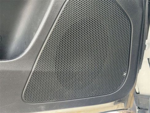 Used 2016 Jeep Cherokee Latitude w/ Cold Weather Group image 17