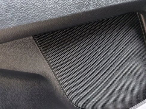 Used 2016 Ford Explorer XLT w/ Equipment Group 202A image 16