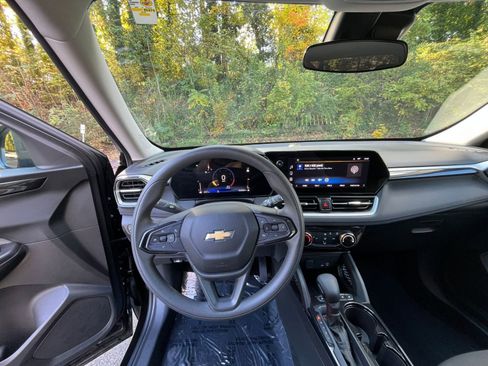 Used 2025 Chevrolet TrailBlazer LT image 30