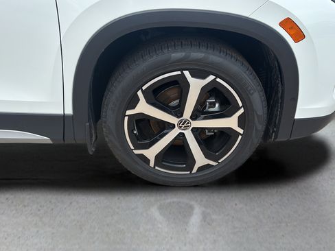 New 2026 Volkswagen Tiguan SE FWD image 9