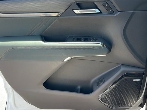 New 2025 GMC Acadia AT4 w/ Luxury Package image 27