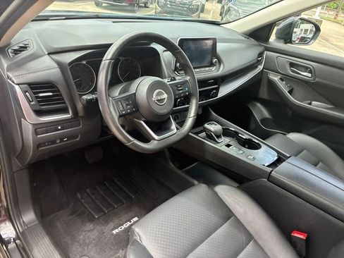 Used 2024 Nissan Rogue SV w/ SV Premium Package FWD image 18