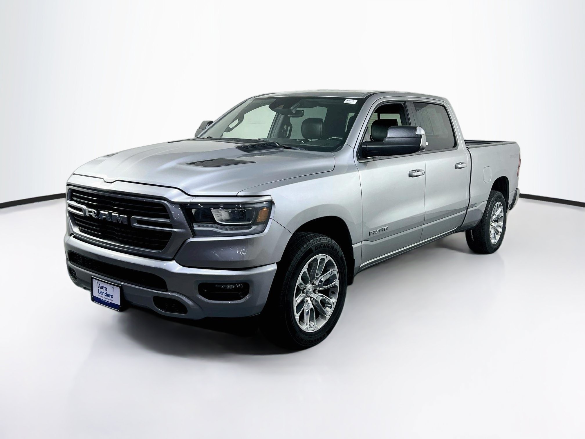 Used 2023 RAM 1500 Laramie AWD/4WD image 1