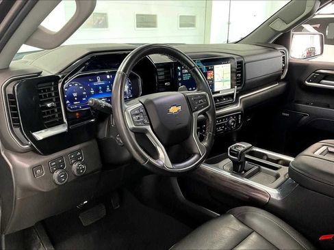 Used 2022 Chevrolet Silverado 1500 LTZ w/ LTZ Convenience Package II AWD/4WD image 2