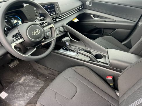 New 2026 Hyundai Elantra SE image 12
