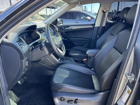 Certified 2022 Volkswagen Tiguan SE w/ Panoramic Sunroof Package image 18