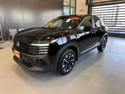 Certified 2025 Nissan Kicks SV w/ Charging Package image 1