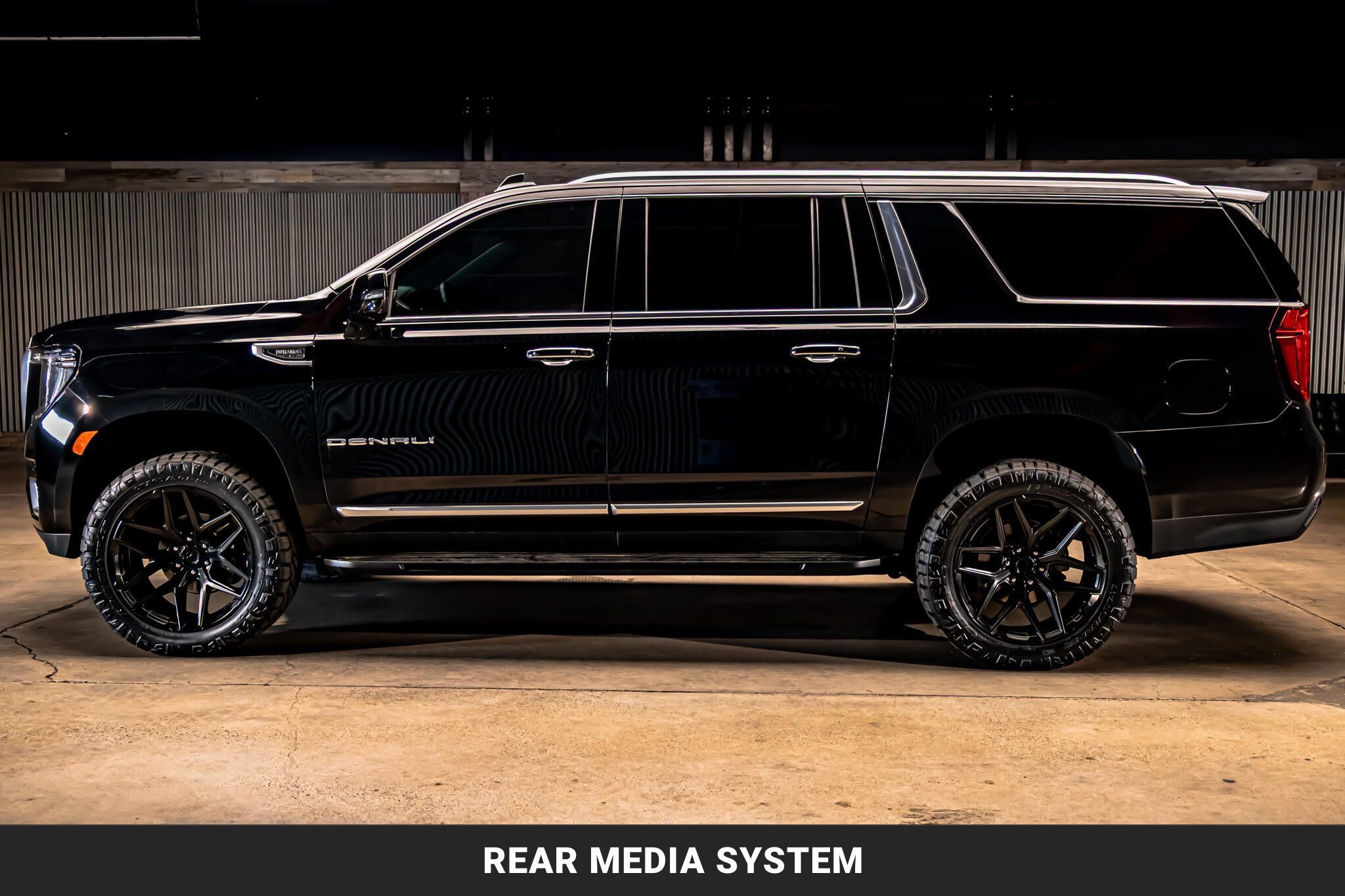 Used 2024 GMC Yukon XL Denali AWD/4WD image 6