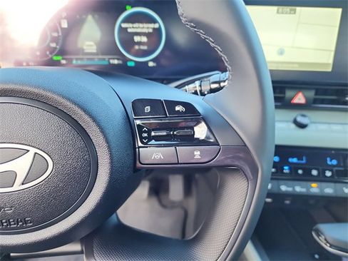 New 2025 Hyundai Elantra Limited image 28