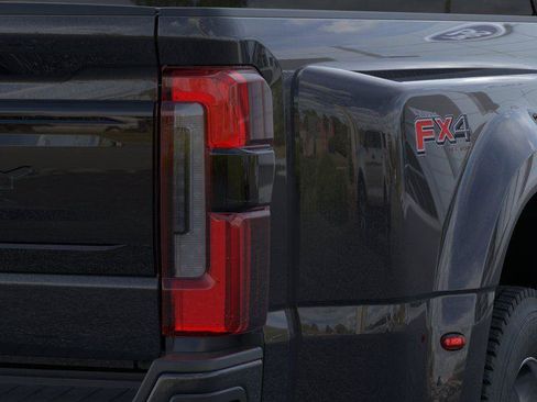 Used 2026 Ford F450 Platinum w/ FX4 Off-Road Package AWD/4WD image 21