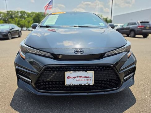 Used 2022 Toyota Corolla SE FWD image 2
