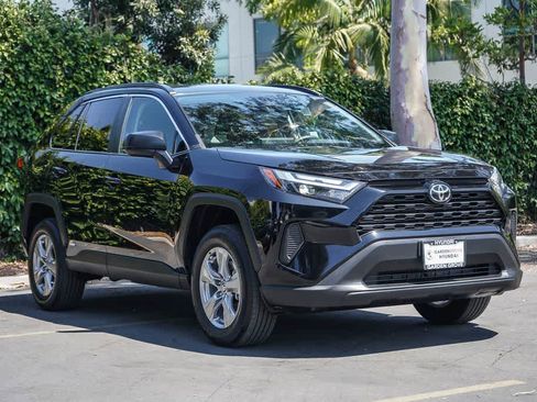 Used 2025 Toyota RAV4 LE AWD/4WD image 3