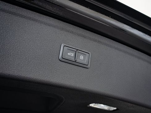 Used 2024 Audi Q5 2.0T Premium w/ Convenience Package image 18